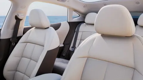 MG IM IM5 — official interior photo