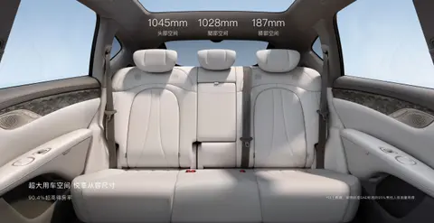 IM LS7 — official interior photo