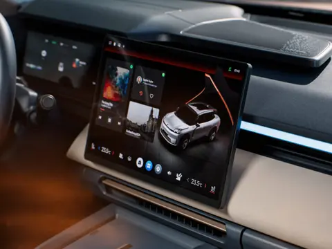 Lynk & Co 08 — official interior photo