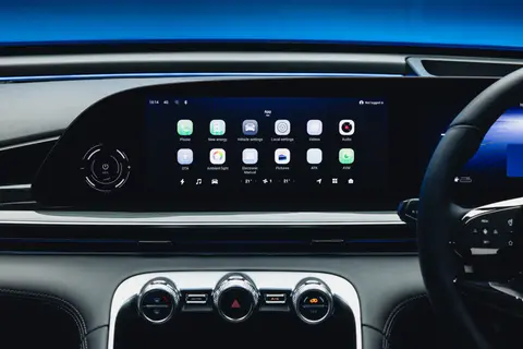 Omoda 9 SHS — official interior photo